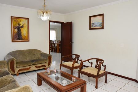 Casa à venda com 321m², 3 quartos e 4 vagas Casa à venda com 321m², 3 quartos e 4 vagasSala