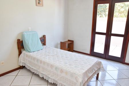 Casa à venda com 321m², 3 quartos e 4 vagas Casa à venda com 321m², 3 quartos e 4 vagasQuarto 2