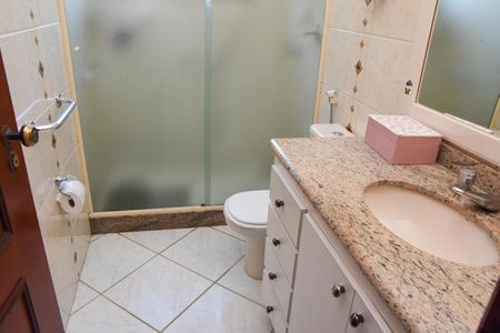 Casa à venda com 321m², 3 quartos e 4 vagas Casa à venda com 321m², 3 quartos e 4 vagasBanheiro Social