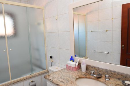 Casa à venda com 321m², 3 quartos e 4 vagas Casa à venda com 321m², 3 quartos e 4 vagasBanheiro da Suíte