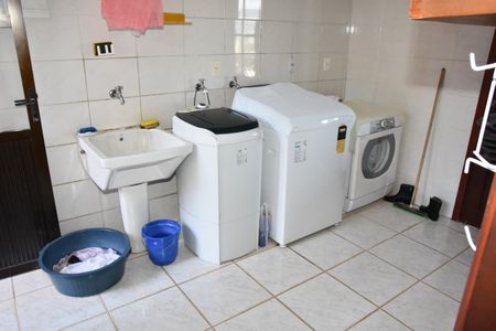 Casa à venda com 321m², 3 quartos e 4 vagas Casa à venda com 321m², 3 quartos e 4 vagasÁrea de Serviço