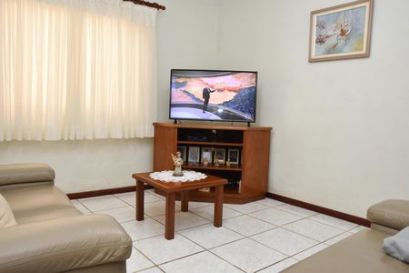 Casa à venda com 321m², 3 quartos e 4 vagas Casa à venda com 321m², 3 quartos e 4 vagasSala de TV