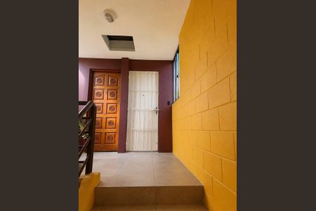 Apartamento para alugar com 55m², 2 quartos e 1 vaga Apartamento para alugar com 55m², 2 quartos e 1 vagaEscada