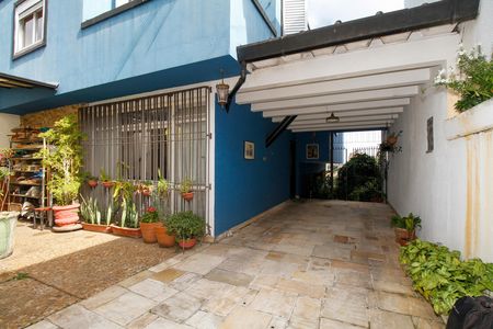 Garagem (3 carros) de casa para alugar com 4 quartos, 304m² em Vila Madalena, São Paulo