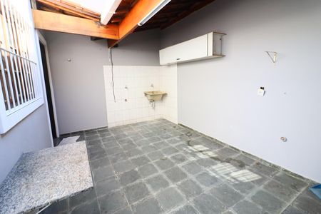 Área de Serviço de casa para alugar com 3 quartos, 114m² em Santo Antônio, Osasco
