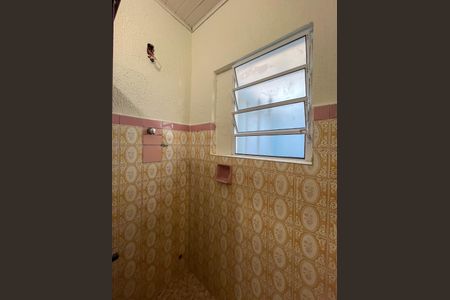 Banheiro  de casa para alugar com 2 quartos, 70m² em Vila Brasilina, São Paulo