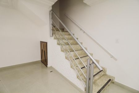 Escada de casa para alugar com 4 quartos, 154m² em Santana, São Paulo