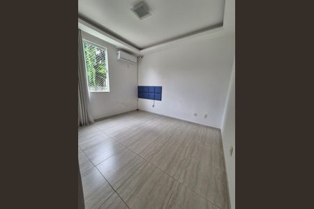 Casa de Condomínio para alugar com 5 quartos, 300m² em Taquara, Rio de Janeiro