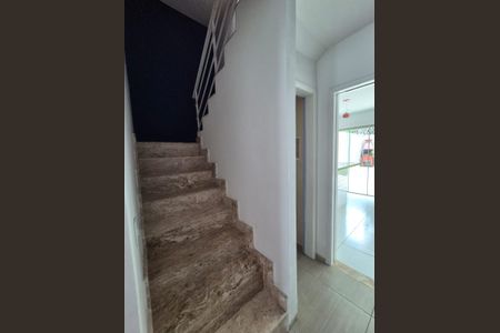 Casa de condomínio para alugar com 300m², 5 quartos e 4 vagas