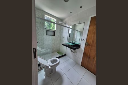 Casa de condomínio para alugar com 300m², 5 quartos e 4 vagas