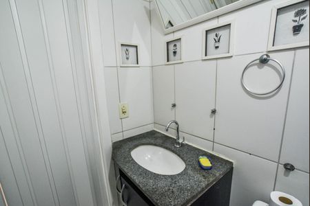 Banheiro de apartamento para alugar com 2 quartos, 50m² em Vila Sao Pedro, Santo André