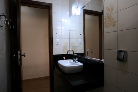 Banheiro 1 de casa à venda com 4 quartos, 406m² em Renascença, Belo Horizonte