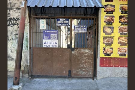 Casa para alugar com 100m², 3 quartos e sem vagaFachada + placa