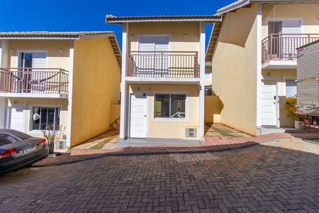 Casa de condomínio para alugar com 46m², 2 quartos e 1 vaga Casa de condomínio para alugar com 46m², 2 quartos e 1 vagaFachada
