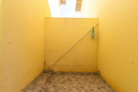 Casa de condomínio para alugar com 46m², 2 quartos e 1 vaga Casa de condomínio para alugar com 46m², 2 quartos e 1 vagaÁrea de Serviço e Quintal dos fundos
