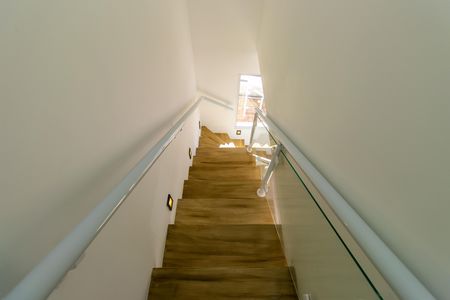 Casa de condomínio para alugar com 46m², 2 quartos e 1 vaga Casa de condomínio para alugar com 46m², 2 quartos e 1 vagaEscada
