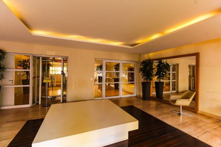 Apartamento à venda com 110m², 2 quartos e 2 vagas Apartamento à venda com 110m², 2 quartos e 2 vagasHall social
