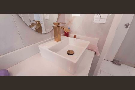 Apartamento à venda com 75m², 3 quartos e 1 vaga Apartamento à venda com 75m², 3 quartos e 1 vagaBanheiro da Suíte