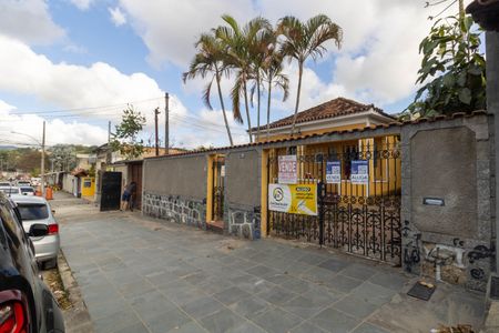 Fachada de casa à venda com 2 quartos, 139m² em Campo Grande, Rio de Janeiro