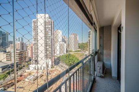 Studio para alugar com 34m², 1 quarto e 1 vaga Studio para alugar com 34m², 1 quarto e 1 vagaVaranda