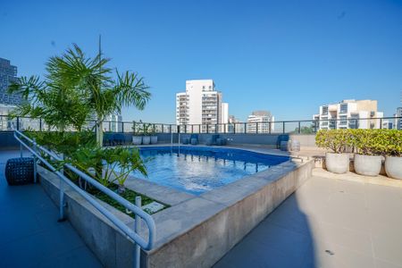 Studio para alugar com 34m², 1 quarto e 1 vaga Studio para alugar com 34m², 1 quarto e 1 vagaÁrea comum - Piscina