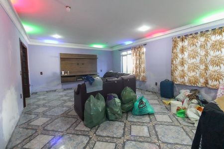 Sala de casa à venda com 3 quartos, 350m² em Jardim Gianetti, São Paulo