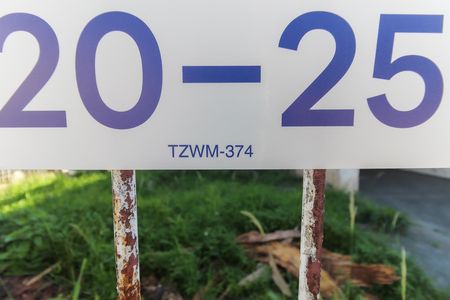 Placa TZWM-374 de casa à venda com 3 quartos, 350m² em Jardim Gianetti, São Paulo