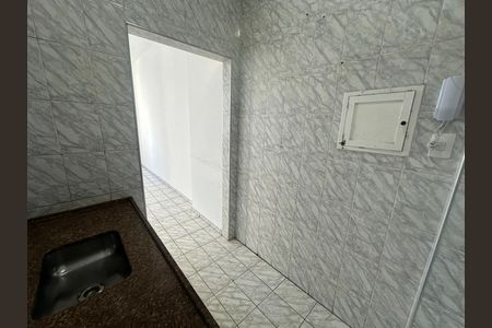 Cozinha de apartamento para alugar com 1 quarto, 28m² em Itararé, São Vicente
