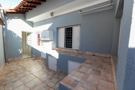 QUINTAL de casa à venda com 3 quartos, 150m² em Bonfim, Campinas