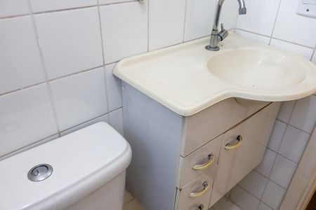 Banheiro de apartamento para alugar com 2 quartos, 49m² em Cidade das Flores, Osasco
