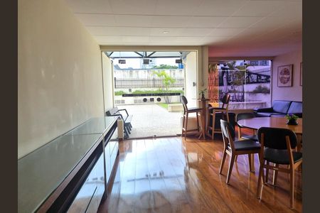 Apartamento à venda com 55m², 2 quartos e 1 vaga Apartamento à venda com 55m², 2 quartos e 1 vagaSala de Jantar