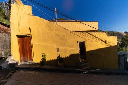 Fachada de casa à venda com 3 quartos, 128m² em Engenhoca, Niterói