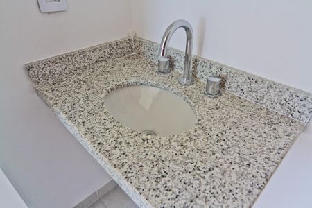 Apartamento à venda com 59m², 2 quartos e 1 vaga Apartamento à venda com 59m², 2 quartos e 1 vagaBanheiro