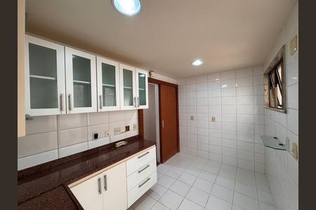 Apartamento à venda com 208m², 4 quartos e 2 vagas Apartamento à venda com 208m², 4 quartos e 2 vagasCozinha e Área de Serviço