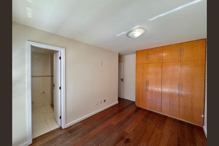 Apartamento à venda com 208m², 4 quartos e 2 vagas Apartamento à venda com 208m², 4 quartos e 2 vagasSuíte 1