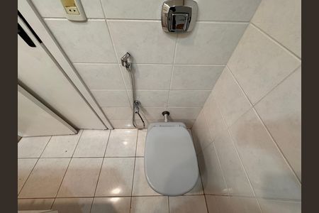 Apartamento à venda com 208m², 4 quartos e 2 vagas Apartamento à venda com 208m², 4 quartos e 2 vagasBanheiro (Social e Suíte)