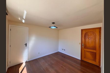 Apartamento à venda com 208m², 4 quartos e 2 vagas Apartamento à venda com 208m², 4 quartos e 2 vagasSala