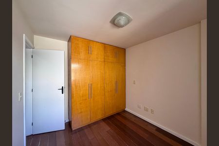 Apartamento à venda com 208m², 4 quartos e 2 vagas Apartamento à venda com 208m², 4 quartos e 2 vagasCozinha e Área de Serviço - Quarto