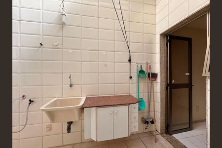 Apartamento à venda com 208m², 4 quartos e 2 vagas Apartamento à venda com 208m², 4 quartos e 2 vagasCozinha e Área de Serviço