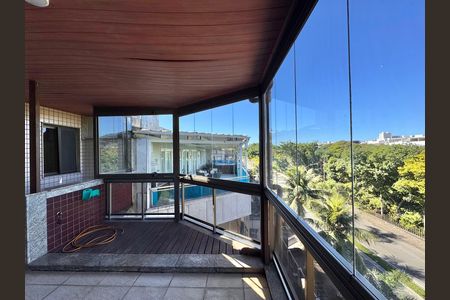 Apartamento à venda com 208m², 4 quartos e 2 vagas Apartamento à venda com 208m², 4 quartos e 2 vagasVaranda