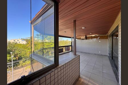Apartamento à venda com 208m², 4 quartos e 2 vagas Apartamento à venda com 208m², 4 quartos e 2 vagasVaranda