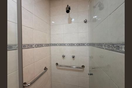 Apartamento à venda com 208m², 4 quartos e 2 vagas Apartamento à venda com 208m², 4 quartos e 2 vagasBanheiro (Social e Suíte)