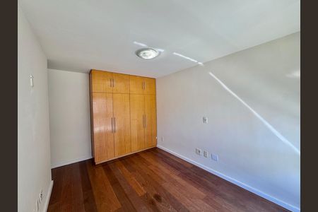 Apartamento à venda com 208m², 4 quartos e 2 vagas Apartamento à venda com 208m², 4 quartos e 2 vagasSuíte 1