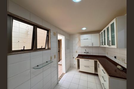 Apartamento à venda com 208m², 4 quartos e 2 vagas Apartamento à venda com 208m², 4 quartos e 2 vagasCozinha e Área de Serviço
