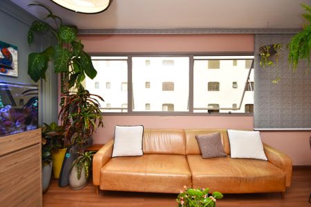 Sala de estar de apartamento à venda com 3 quartos, 101m² em Vila Madalena, São Paulo