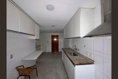Apartamento para alugar com 115m², 2 quartos e 2 vagas Apartamento para alugar com 115m², 2 quartos e 2 vagasCozinha e Área de Serviço