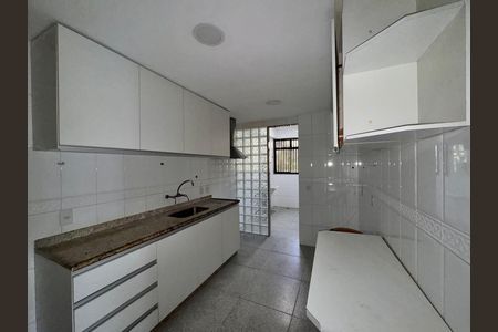 Apartamento para alugar com 115m², 2 quartos e 2 vagas Apartamento para alugar com 115m², 2 quartos e 2 vagasCozinha e Área de Serviço
