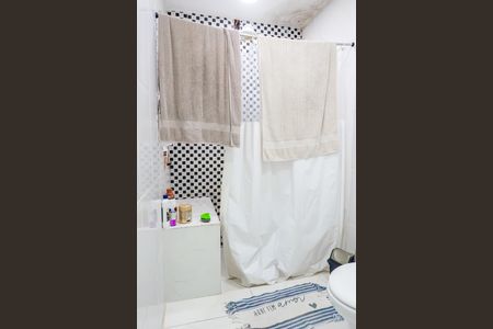 Banheiro de apartamento para alugar com 2 quartos, 60m² em Grajaú, Rio de Janeiro
