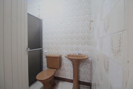 Banheiro de casa para alugar com 1 quarto, 70m² em Jardim Guarapiranga, São Paulo