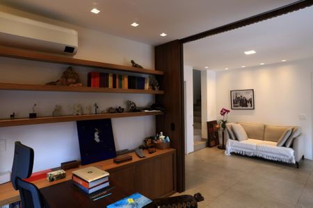 Apartamento à venda com 200m², 2 quartos e 3 vagas Apartamento à venda com 200m², 2 quartos e 3 vagasEscritório